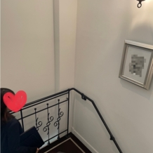 ヴィクトリアガーデン恵比寿迎賓館の画像｜階段
壁にかかっている額縁にも写真を入れることができる。