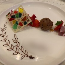 ルシェルアンジュ水戸 ウエディングシャトーの画像｜会場のステンドグラスをイメージしたデザートをいただきました。