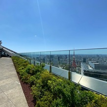 アンダーズ 東京（Andaz Tokyo）の画像｜チャペルのすぐ後ろは開けたバルコニーになっています。