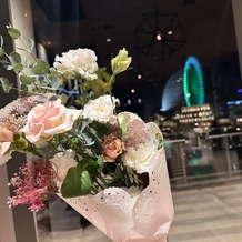 ノートルダム横浜みなとみらいの画像｜卓上装花はゲストにプレゼントできました