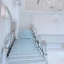 アメリーモンシュシュの画像｜お気に入りのキラキラ階段です。披露宴が始まる時にここから登場しました♪