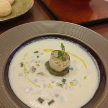 KOTOWA 鎌倉 鶴ヶ岡会館の画像｜濃い目の白ワインにもよく合う、海鮮の風味が美味しい出汁のきいたほたての温かいクラムチャウダー