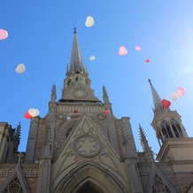 ハートコート横浜（ＨＥＡＲＴ ＣＯＵＲＴ 横浜）の画像｜外階段でバルーンを飛ばしました。
とても綺麗でした。