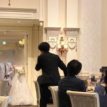 ハートコート横浜（ＨＥＡＲＴ ＣＯＵＲＴ 横浜）の画像｜新郎新婦が披露宴会場に入場しました。