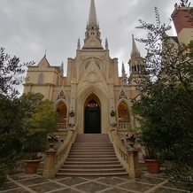 ハートコート横浜（ＨＥＡＲＴ ＣＯＵＲＴ 横浜）の画像｜雨の日のチャペル。