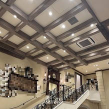 ハートコート横浜（ＨＥＡＲＴ ＣＯＵＲＴ 横浜）の画像｜披露宴会場階段入場