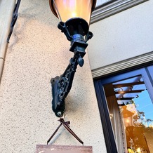 ハートコート横浜（ＨＥＡＲＴ ＣＯＵＲＴ 横浜）の画像｜披露宴会場入り口
中庭から入るところに、お二人のお名前の札がかかっていてかわいかったです。