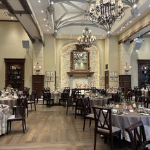 ハートコート横浜（ＨＥＡＲＴ ＣＯＵＲＴ 横浜）の画像｜アンティークを基調とした会場