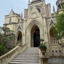 ハートコート横浜（ＨＥＡＲＴ ＣＯＵＲＴ 横浜）の画像｜チャペルから外に繋がる階段