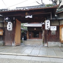 ＫＯＴＯＷＡ 京都 中村楼（コトワ 京都 中村楼）の画像｜非常に有名な門をくぐっての披露宴会場