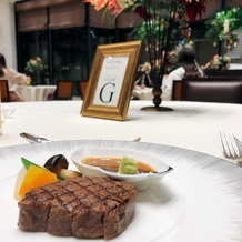アルカンシエル luxe mariage大阪の画像｜メインのお肉料理です。
さっぱり系のソースで柔らかく食べやすい印象でした。