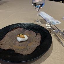 アルカンシエル luxe mariage大阪の画像｜フェア特別メニューの肉寿司、席でシェフがお肉を一枚ずつ炙って仕上げてくれました。