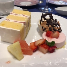 アルカンシエル南青山の画像｜デザートとウェディングケーキをワンプレートで