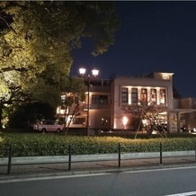 ザ・ガーデンオリエンタル・大阪の画像｜外観（夜）。窓からの光が漏れて外から見ても素敵です。