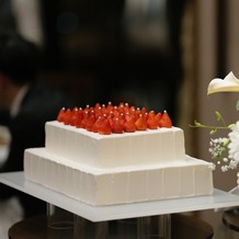 ザ・ガーデンオリエンタル・大阪の画像｜ウエディングケーキ
いちごでシンプルに