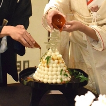 菊水楼(THE KIKUSUIRO NARAPARK)の画像｜ケーキ入刀の代わりのみたらしドリップ。