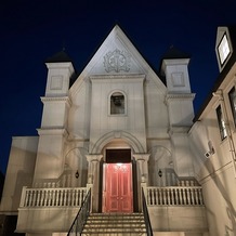 ブライマリーコートの画像｜夜の教会