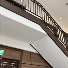 ララシャンス HIROSHIMA迎賓館の画像｜二階の披露宴会場。階段がついている