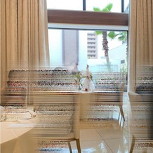 ララシャンス HIROSHIMA迎賓館の画像｜カーテンが開くと大きな窓がありそこからの登場が印象的でした。