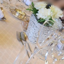ホテルヒューイット甲子園の画像｜テーブルのお花は親族にプレゼントで持ち帰ってもらいました