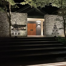 KYUKARUIZAWA KIKYO, Curio Collection by Hilton（元 旧軽井沢ホテル）の画像｜チャペル前