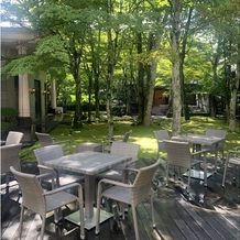 KYUKARUIZAWA KIKYO, Curio Collection by Hilton（元 旧軽井沢ホテル）の画像｜中庭