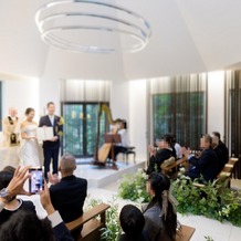 KYUKARUIZAWA KIKYO, Curio Collection by Hilton（元 旧軽井沢ホテル）の画像｜白を基調とした上品なチャペル