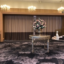ストリングスホテル NAGOYAの画像｜シャトーシャンパーニュ邸会場　カーテン奥にはウェルカムスペースがあります