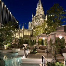ストリングスホテル NAGOYAの画像｜夜の全体をみた景色。水、緑、イルミネーション。全て揃ってます。