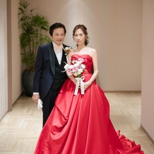 KOTOWA 奈良公園 Premium Viewの画像|お色直し
新郎 蝶ネクタイ、ポケットチーフ、カフスボタンチェンジ
新婦 カラードレスにチェンジ