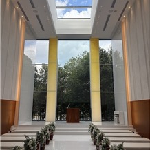 KOTOWA　奈良公園　Premium Viewの画像｜天窓もあり、天井も高く綺麗なチャペルです。