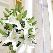 ＡＮＥＬＬＩ 長岡（アネーリ 長岡）の画像｜チャペルの祭壇にあるお花