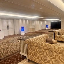 ラ・スイート神戸オーシャンズガーデンの画像｜ウェルカムスペースと受付は披露宴会場の入口付近に設置されます