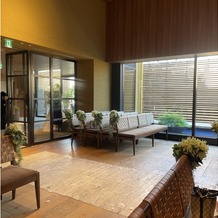 THE TENDER HOUSE（ザ テンダーハウス）の画像｜全員での写真を撮るためにスタッフさんが椅子を移動させてました