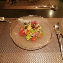 ＱＵＡＮＴＩＣ（クアンティック）の画像｜魚のサラダ
野菜が新鮮で美味しかった。