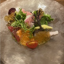 ＱＵＡＮＴＩＣ（クアンティック）の画像｜前菜の鮮魚のサラダ。