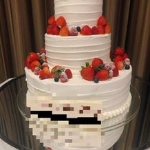 ストリングスホテル東京インターコンチネンタルの画像｜ケーキ入刀前のケーキ
最初から飾ってあった