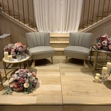 インスタイルウェディング京都（InStyle wedding KYOTO）の画像｜高砂がソファ席でゲストと距離が近い