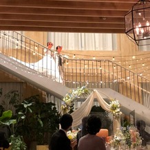 インスタイルウェディング京都（InStyle wedding KYOTO）の画像｜憧れの階段から登場