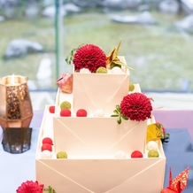 ＭＡＴＳＵＹＡＭＡ ＭＯＮＯＬＩＴＨ（松山モノリス）の画像｜ウエディングケーキ 折り鶴