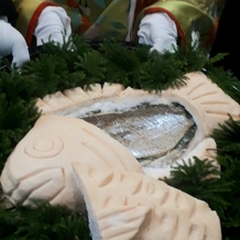 大國魂神社　結婚式場の画像｜鯛の塩釜開きの開いたところ