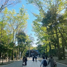 大國魂神社　結婚式場の画像｜敷地内挙式会場までの道