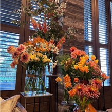 赤坂プリンス クラシックハウスの画像｜ソファ周りのお花