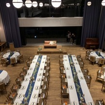 BAYSIDE GEIHINKAN VERANDA minatomiraiの画像｜階段の上から見た披露宴会場