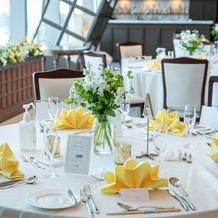 The 33 Sense of Wedding（ザ・サーティスリー センス・オブ・ウエディング）の画像｜テーブルのナプキンとお花です