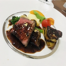 ラグナヴェール 金沢（ＬＡＧＵＮＡＶＥＩＬ　ＫＡＮＡＺＡＷＡ）の画像｜試食でいただいたお肉料理！とっても美味しかった！割り箸から金箔出てくる仕掛けもありました。