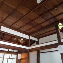 萬屋本店－ＫＡＭＡＫＵＲＡ　ＨＡＳＥ　ｅｓｔ１８０６－の画像｜待ち合い場所