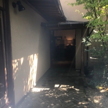 萬屋本店－ＫＡＭＡＫＵＲＡ　ＨＡＳＥ　ｅｓｔ１８０６－の画像｜庭園