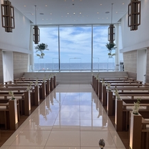 THE SURF OCEAN TERRACE（ザ・サーフ オーシャンテラス）の画像｜海の見える会場で、雨の日や天気が悪くても最高の式が上げられるように工夫されてました！