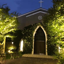 南青山サンタキアラ教会の画像｜夜のライトアップ